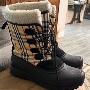 Plaid Winter Boots - Black & Beige